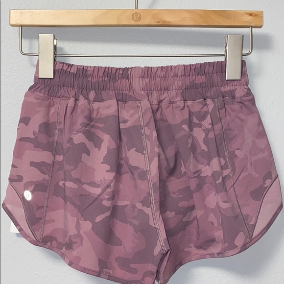 🍋 Lululemon Hotty Hot Shorts Pink Camo - Picture 2 of 3